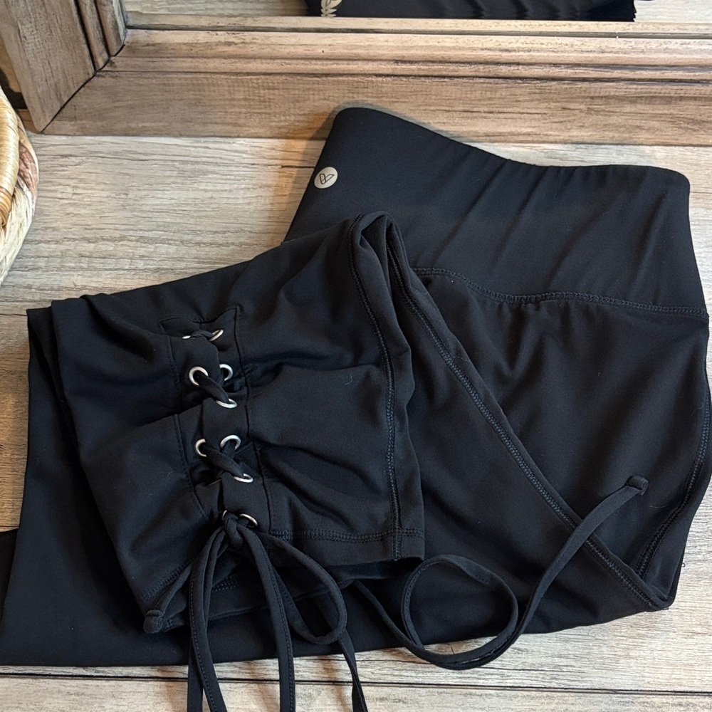 LIVI Crop Lace Up Leggings